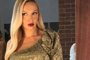 Полякова заявила, що на архівному знімку з Мерк'юрі зображена її мама