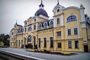 Торік українці понад 40 відсотків залізничних квитків придбали через інтернет