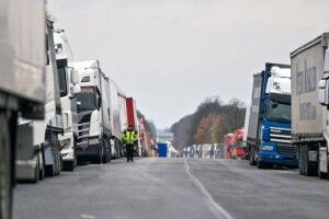 Одне авто на годину: проїзд «Дорогуськ-Ягодин» знову заблокований