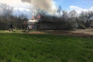 На Маневиччині згоріла дерев’яна хата (Фото, Відео)