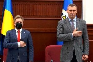 Кличко виступив солістом у Київраді та заспівав гімн України (Відео)