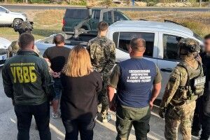 На Рівненщині чоловіків спіймали на гарячому під час дачі хабаря прикордоннику