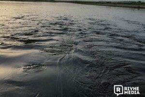 На Рівненщині втопився молодий хлопець, тіло досі шукають