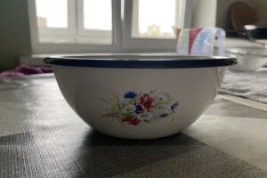На Горохівщині чоловік запустив у матір металеву миску з їжею