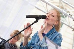 У київському готелі із відомою співачкою зі США не захотіли розмовляти українською 