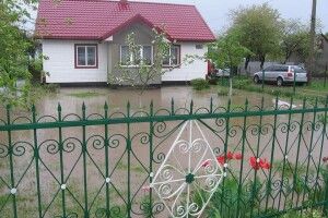 У селі на межі з Волинню затопило подвір'я, вулиці та городи (Фото)