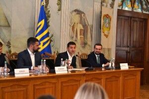 Президент Зеленський під час робочої поїздки на Рівненщину застеріг власників «тіньових» АЗС