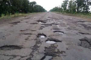 Мешканка громади на Волині поскаржилася щодо розбитої дороги на урядову «гарячу» лінію
