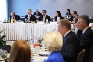 Саміт лідерів ЄНП ухвалив заяву із пропозиціями Порошенка щодо України