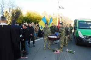 На Горохівщині прощаються з полеглим Захисником Павлом Лазарем (Фото)