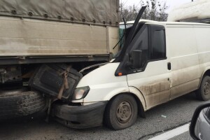 Поблизу Рівного чотири автомобілі потрапили в аварію