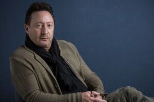 Син Леннона порушив клятву і вперше заспівав пісню батька на підтримку України