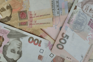 Що робити з готівковою гривнею тим, хто евакуюється за кордон