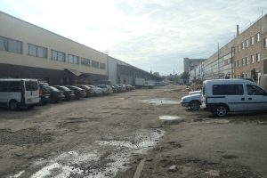 Підприємцям, які безплатно користувалися землею у Луцьку на Карбишева, доведеться заплатити