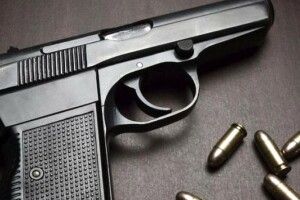 Суд заараштував на 60 діб рівнянку, яка застрелила чоловіка і скалічила доньку