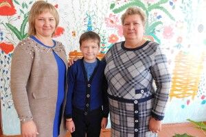 У Сенкевичівці на ювілей улюбленої вчительки учні і колеги презентували фільм