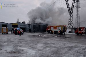 У Луцьку горіла станція техобслуговування автомобілів (Фото. Відео)