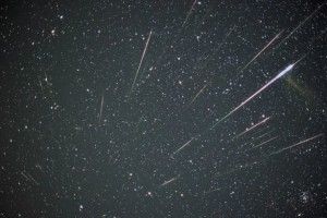 Звіздарі закликають українців сьогодні не лягати спати, а милуватися зорепадом