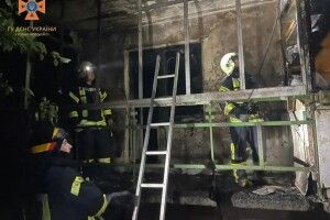 Вогонь наробив лиха: цієї ночі в Луцьку горіла квартира в багатоповерхівці