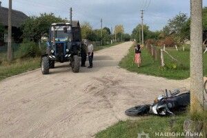 На Волині неповнолітній мотоцикліст влетів в електроопору