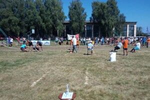 Волинські богатирі перетягували линви, піднімали колоди, кантували шини (Фото)
