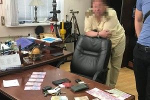 На хабарі злапали одного з керівників Маріупольського морського порту