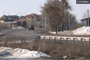 У селі біля Луцька мешканці щодня ризикують життям, переходячи дорогу (Відео)