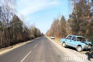На Волині два «жигулі» врізалися в дерева: постраждалі – в лікарні (Фото)