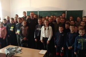 Поліцейські провели профілактичну бесіду з учнями Качинської школи