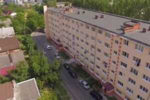 Сусідські війни: у Луцьку чоловік затероризував мешканців будинку судовими позовами 