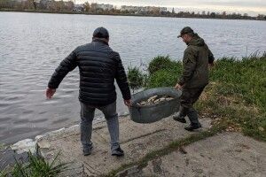 У водосховище на Волині випустили майже пів тонни риби