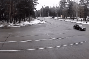 На Волині водій проігнорував дорожній знак та проїхав перехрестя без зупинки (Відео)