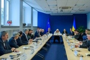 Порошенко на зустрічі з послами держав ЄС закликав підтримати початок переговорів про вступ України та допомогу на 50 млрд євро