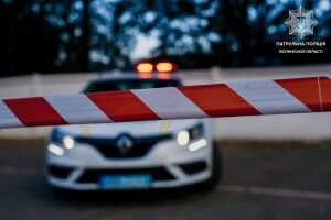 На Волині камери зафіксували, як чоловік вкрав телефон з магазину