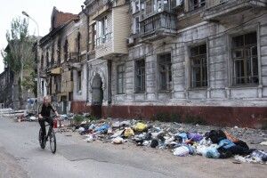Обіцяють платити їжею: окупанти на тимчасово захоплених територіях пропонують українцям роботу