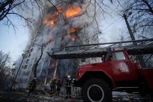 Нічна атака на Київ: у 16-поверхівці знайшли двох загиблих
