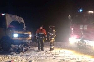 Волинські рятувальники витягують автомобілі із заметів