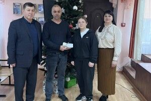 На Волині ліцей зібрав  44 600 гривень для ЗСУ на фестивалі різдвяних мелодій