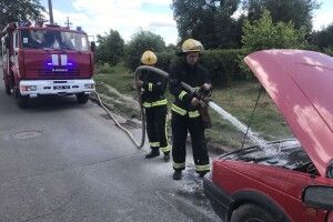 У Луцьку на Карпенка-Карого горів автомобіль