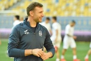 Перед поєдинком з Бахрейном Бущан потягнув пенальті від Шевченка (Відео) 