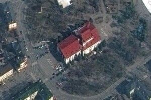 Верх цинізму: Біля театру в Маріуполі були величезні написи «Діти» для пілотів