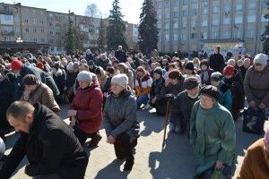 Непроправна втрата: Ковельчани на колінах віддали шану полеглому Герою (Фото)