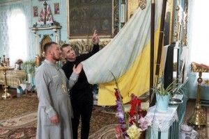 Приховані від радянської влади: у волинських храмах знайшли столітні синьо-жовті прапори (ВІдео)