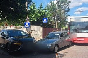 У Луцьку тролейбус спровокував потрійну ДТП