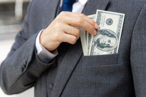 Чиновники у Полтаві «нагріли руки» на супутникових телефонах для ТЦК