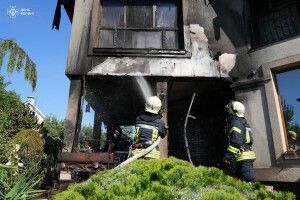 Біля Луцька рятували житловий будинок від вогню