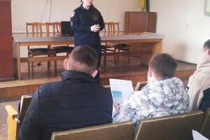 У Локачах неповнолітнім правопорушникам розповіли про безпечний інтернет
