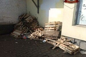 У Луцьку магазини і кіоски під власними стінами створюють сміттєзвалища 
