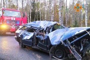 На Волині авто злетіло в кювет, пасажира затисло в машині
