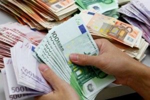 На Ягодинині в іноземця  вилучили  23 тисячі недекларуваної валюти